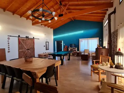 Casa en Venta con 2 cocheras