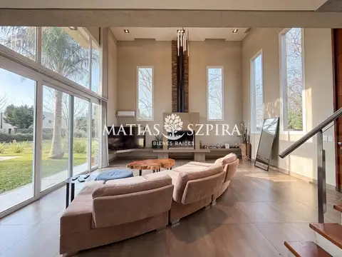 Casa en Venta con 2 cocheras