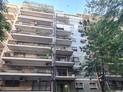 Junín al 1500 y Av. Las Heras, Recoleta. Piso 5. Lateral. 2 ambientes. Superficie 36 m2. Con balcón. Reciclado a nuevo. Luminoso