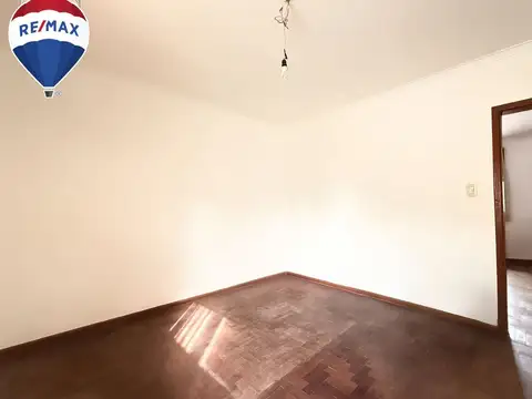 CASA 4 ambientes EN VENTA BERAZATEGUI  lote 300m2