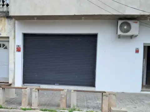 LOCAL DE 6x5 mts. , a metros de Chilavert. Zona Comercial-