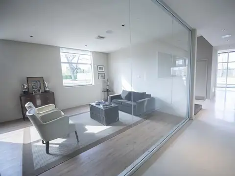 Local en Venta en Loma Verde, USD 5.000.000