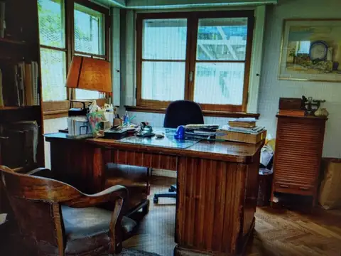 Vende casa de ambientes cómodos,piscina climatizada,parque