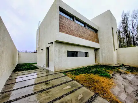 Venta Duplex, 3 dormitorios, Jardin,  Yanquiray  2100  Ayres del Limay, Neuquen