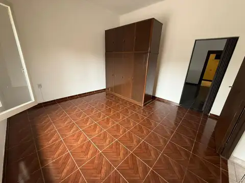 Depto Tipo Casa en Alquiler en Valentin Alsina, $ 650.000
