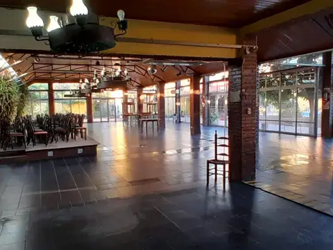 Local en Venta 76 años