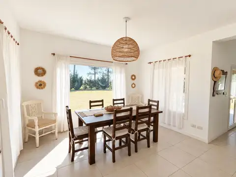 Casa en venta de 4 ambientes en el Barrio Pinares cc, Exaltacion de la cruz, PBA