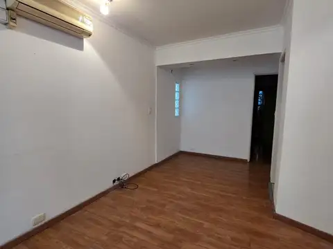 Italia 3900, Piso 1