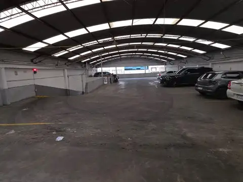 Local en alquiler en Tribunales con estacionamiento