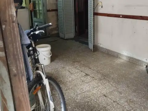 Casa 5 ambientes con 1 baño