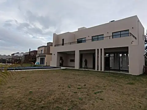 C El Deslinde al 1300, PRINCIPADO CIUDAD NAUTICA