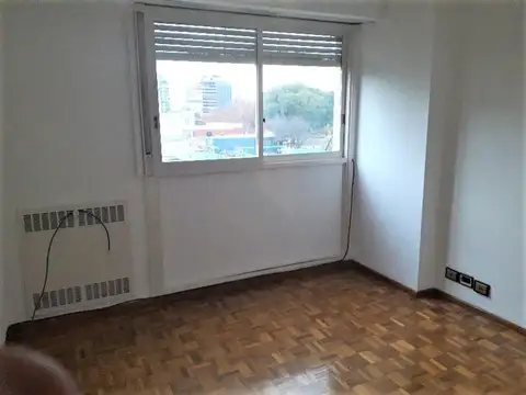 Departamento de 4 ambientes al frente con balcón