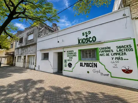 EN VENTA - CASA AL FRENTE 3 DORMITORIOS A RECICLAR  IDEAL CONSTRUCTORAS - BARRIO ESPAÑA Y HOSPITALES