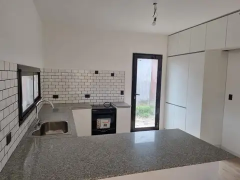 Casa en Venta en Av de Los Lagos Barrio Canton Norte Interno. CON RENTA HASTA 03/26