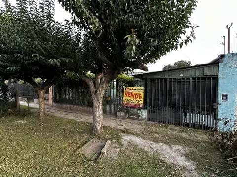 Casa a reciclar sobre lote de 10,20x33,25 en el centro de Jose C. Paz