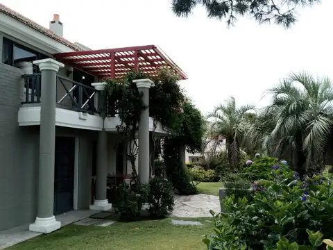 Casa en Alquiler Temporal con 2 cocheras