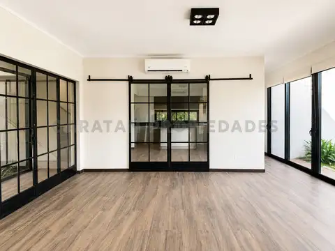 Casa en Venta en Funes, USD 590.000