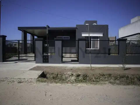 VENTA CASA 2 DORMITORIOS EN TIERRA DE SUEÑOS III ROLDAN