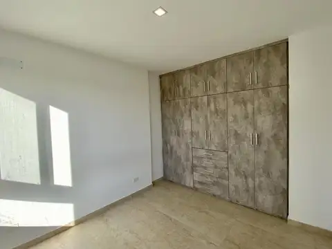 Casa 5 ambientes con 4 baños