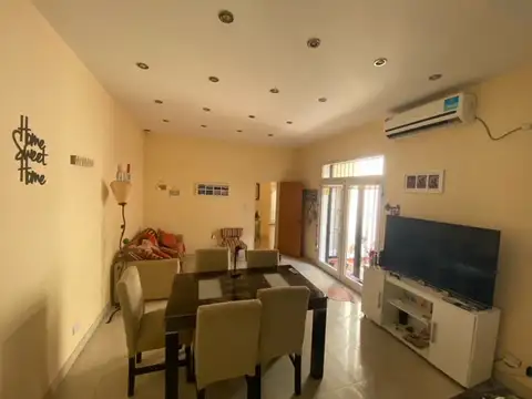 CASA 4 AMBIENTES, 2 COCHERAS PATIO Y TERRAZA