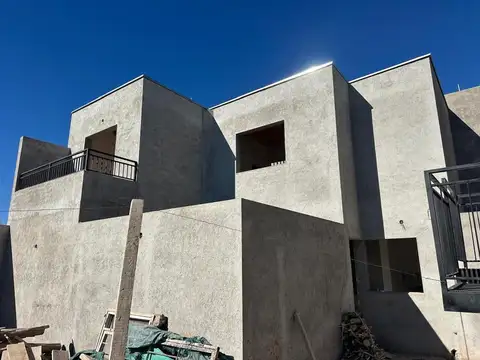 DUPLEX EN POZO 3 DORMITORIOS