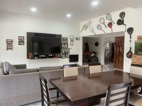 Casa 5 ambientes con 2 baños