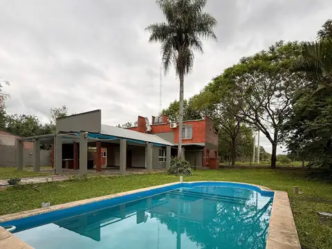 Casa en alquiler c/ piscina en Villa Fabiana