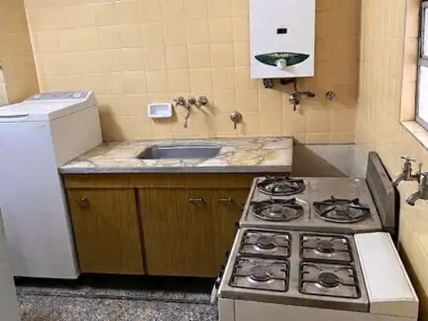 Casa de 2 dormitorios y cochera - Viamonte y Chacabuco