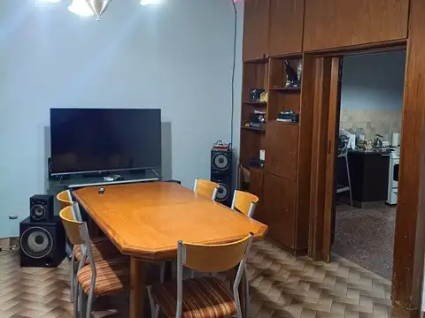 Casa 5 ambientes con 2 baños