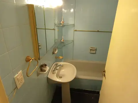 4 AMB SARMIENTO 1942 , FRENTE BALCON C/COC COMEDOR (BARRIO: CONGRESO)