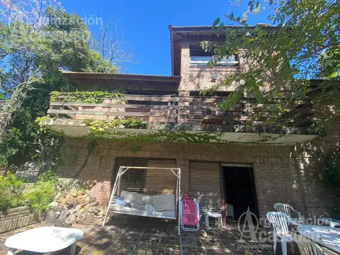 Casa en Venta con 3 cocheras