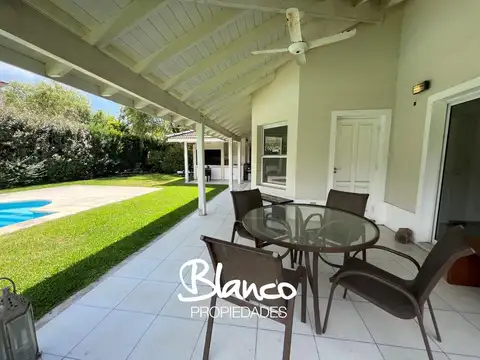 Casa 5 ambientes con 4 baños