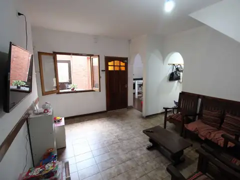 OPORTUNIDAD! PH 5 AMBIENTES CON 2 PATIOS EN 2 PLANTAS