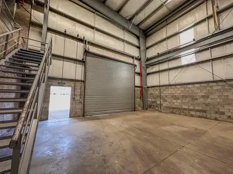 Galpon en Alquiler 85  mts Fondo