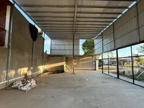 AMPLIO LOCAL COMERCIAL EN ALQUILER, PUEBLO ESTHER!
