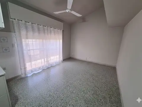 Casa 6 ambientes con 2 baños