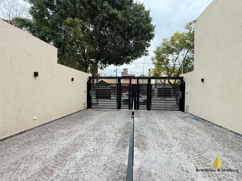 Casa 5 ambientes con 3 baños
