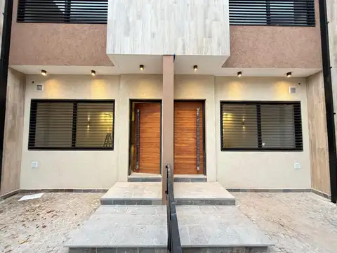 Tríplex Amplio con Jardín y Doble cochera – Confort y Estilo en Cada Rincón