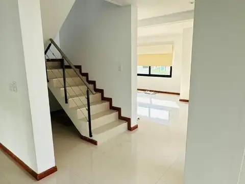 Casa en Country | Casa 5 Ambientes en 2 Plantas | Moreno