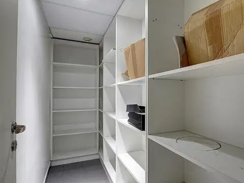 Oficina 6 ambientes con 2 baños