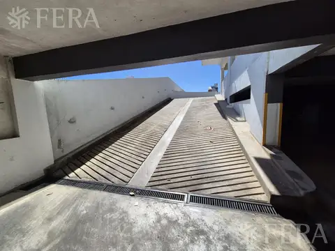 Venta de cochera descubierta en Wilde
