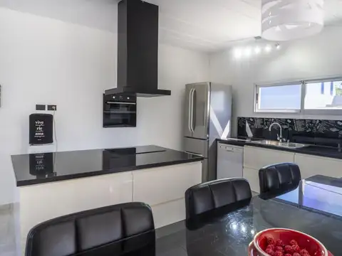 Excelente casa en Barrio Cerrado Maschwitz, con amplios espacios, piscina y 2 suites