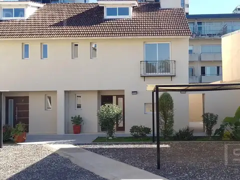 AFG. Triplex a estrenar 6 ambientes  con dos cocheras  jardín . Tigre