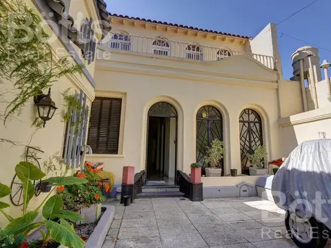 Pasaje Diego Fernandez Espiro  al 2300