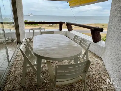 Vende apartamento frente al mar, Playa Mansa, 3 dormitorios en Punta del Este