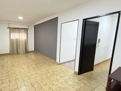 Amplio departamento de 3 dormitorios en PB en VENTA en Muñecas al 1400, Zona Norte, SMT