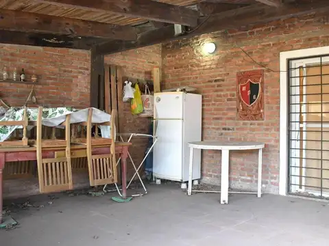 Casa 3 ambientes con 1 baño