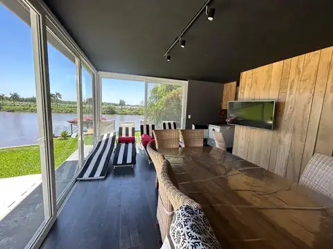 Casa 8 ambientes con 4 baños