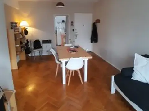 Pergamino 1 1300, Piso 4