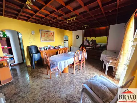 Casa 5 ambientes con 3 baños